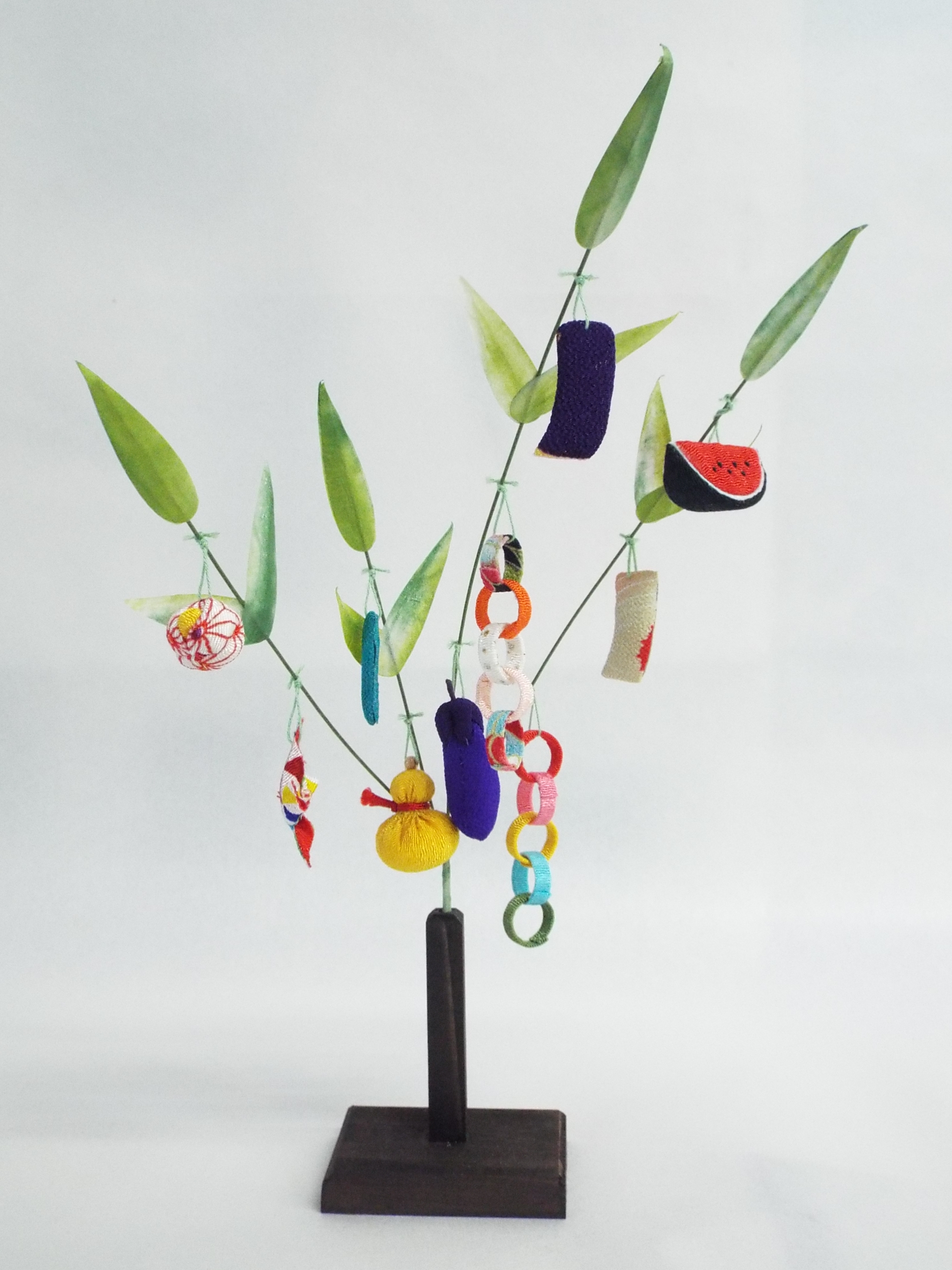 ちりめん七夕笹飾り ちりめんと和紙で作った卓上の笹飾り 手しごと屋 彦兵衛